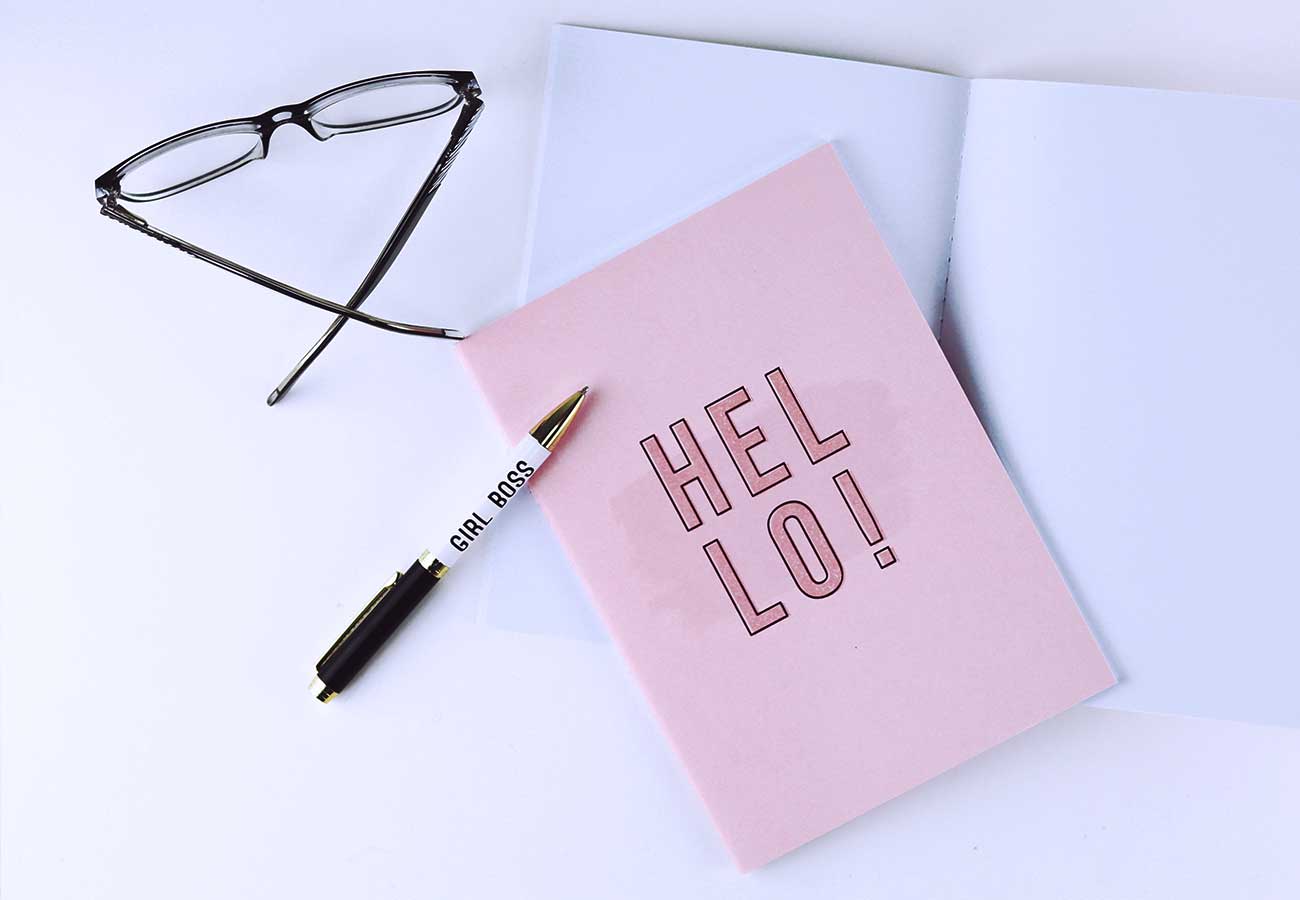 ペンとメモの写真